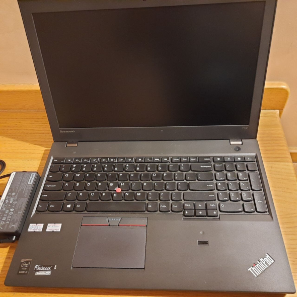 Ноутбук Lenovo ThinkPad T550 / 15.6&quot; (1366x768) TN / Intel Core i5-5200U (2 (4) ядра по 2.2 - 2.7 GHz) / 8 GB DDR3 / 256 GB SSD / Intel HD Graphics 5500 / WebCam / miniDP / Две батареи - 2