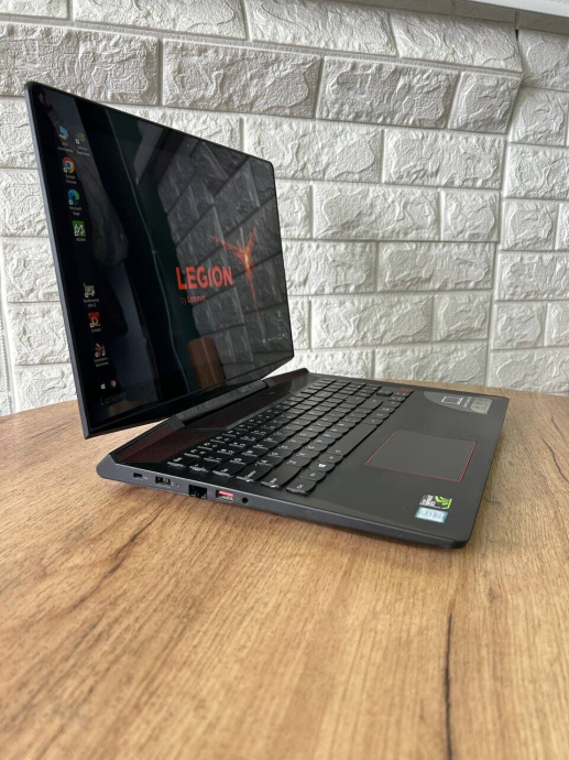 Игровой ноутбук Lenovo Legion Y720-15IKB / 15.6&quot; (1920x1080) IPS / Intel Core i7-7700HQ (4 (8) ядра по 2.8 - 3.8 GHz) / 8 GB DDR4 / 256 GB SSD / nVidia GeForce GTX 1060, 6 GB GDDR5, 192-bit / WebCam - 4