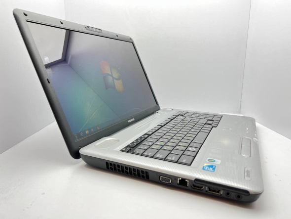 Ноутбук Б-класс Toshiba Satellite L550 / 17.3&quot; (1600x900) TN / Intel Core 2 Duo T6500 (2 ядра по 2.1 GHz) / 4 GB DDR2 / 250 GB HDD / ATI Mobility Radeon HD 4530, 512 MB DDR3, 64-bit / WebCam - 3
