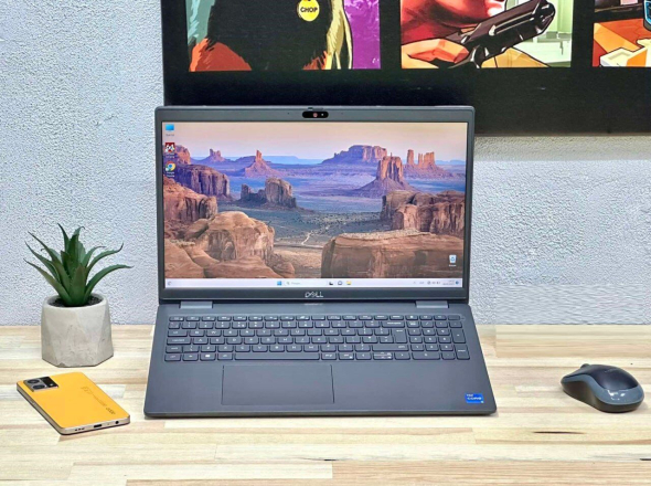 Ультрабук Dell Latitude 3530 / 15.6&quot; (1920x1080) IPS Touch / Intel Core i5-1235U (10 (12) ядер по 3.3 - 4.4 GHz) / 8 GB DDR4 / 256 GB SSD / Intel Iris Xe Graphics / WebCam / Win 11 Pro - 2