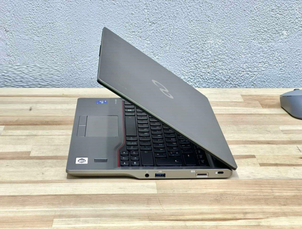 Ультрабук Fujitsu LifeBook U7411 / 14&quot; (1920x1080) IPS / Intel Core i7-1185G7 (4 (8) ядра по 3.0 - 4.8 GHz) / 32 GB DDR4 / 1000 GB SSD / Intel Iris Xe Graphics / WebCam / Win 11 - 6