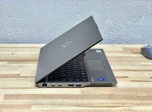 Ультрабук Fujitsu LifeBook U7411 / 14&quot; (1920x1080) IPS / Intel Core i7-1185G7 (4 (8) ядра по 3.0 - 4.8 GHz) / 32 GB DDR4 / 1000 GB SSD / Intel Iris Xe Graphics / WebCam / Win 11 - 5