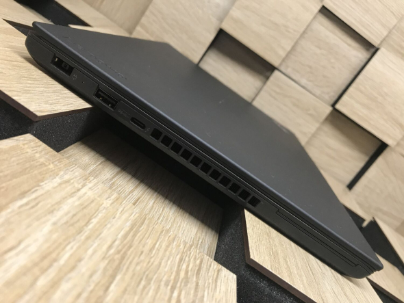 Ультрабук Б-класс Lenovo ThinkPad T470 / 14&quot; (1366x768) TN / Intel Core i5-7300U (2 (4) ядра по 2.6 - 3.5 GHz) / 8 GB DDR4 / 256 GB SSD / Intel HD Graphics 620 / WebCam / Fingerprint / USB 3.1 / HDMI / Два АКБ - 5
