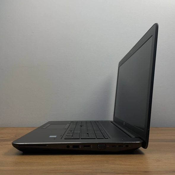 Мобильная рабочая станция HP ZBook 17 G3 / 17.3&quot; (1920x1080) IPS / Intel Core i7-6820HQ (4 (8) ядра по 2.7 - 3.6 GHz) / 16 GB DDR4 / 256 GB SSD M.2 + 500 GB HDD / nVidia Quadro M1000M, 2 GB GDDR3, 128-bit / WebCam / АКБ не держит - 10