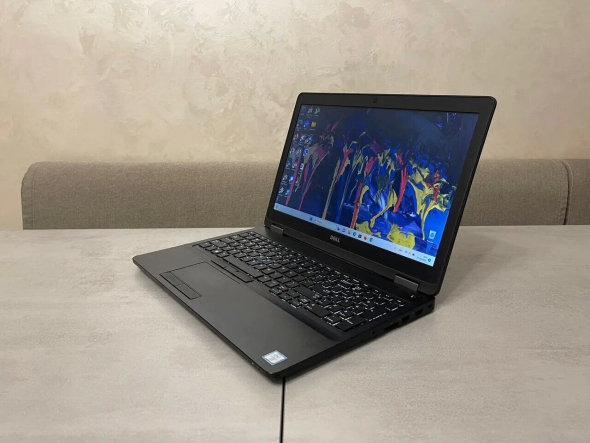 Ноутбук Б-класс Dell Latitude E5570 / 15.6&quot; (1366x768) TN / Intel Core i7-6820HQ (4 (8) ядра по 2.7 - 3.6 GHz) / 16 GB DDR4 / 525 GB SSD / AMD Radeon R7 M370, 2 GB GDDR5, 128-bit / WebCam / HDMI - 4