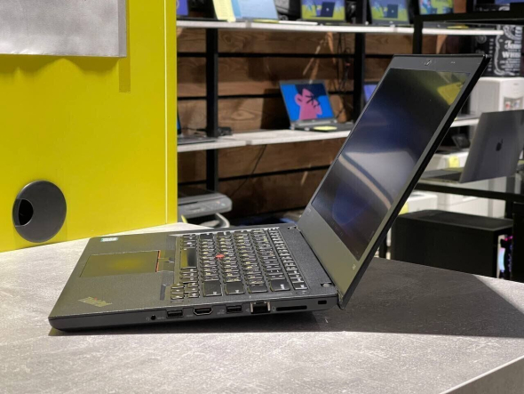 Ультрабук Lenovo ThinkPad T480 / 14&quot; (1920x1080) IPS / Intel Core i5-8250U (4 (8) ядра по 1.6 - 3.4 GHz) / 16 GB DDR4 / 240 GB SSD / Intel UHD Graphics 620 / WebCam - 4