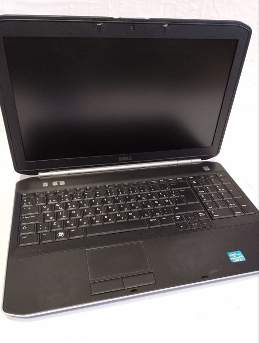 Ноутбук Dell Latitude E5520 / 15.6&quot; (1366x768) TN / Intel Core i5-2430M (2 (4) ядра по 2.4 - 3.0 GHz) / 8 GB DDR3 / 320 GB HDD / Intel HD Graphics 3000 / WebCam - 3