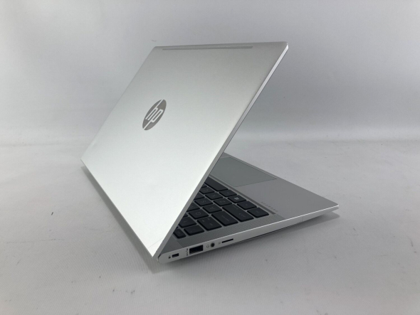 Ультрабук HP ProBook 430 G8 / 14&quot; (1920x1080) IPS / Intel Core i5-1135G7 (4 (8) ядра по 2.4 - 4.2 GHz) / 8 GB DDR4 / 240 GB SSD / Intel Iris Xe Graphics / WebCam / USB 3.1 / HDMI - 4