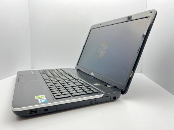Ноутбук Fujitsu LifeBook AH531 / 15.6&quot; (1366x768) TN / Intel Pentium B960 (2 ядра по 2.2 GHz) / 4 GB DDR3 / 320 GB HDD / Intel HD Graphics 2nd Generation / WebCam - 4