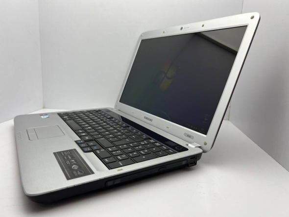 Ноутбук Samsung R530 / 15.6&quot; (1366x768) TN / Intel Celeron T3100 (2 ядра по 1.9 GHz) / 4 GB DDR3 / 500 GB HDD / Intel HD Graphics / WebCam - 4