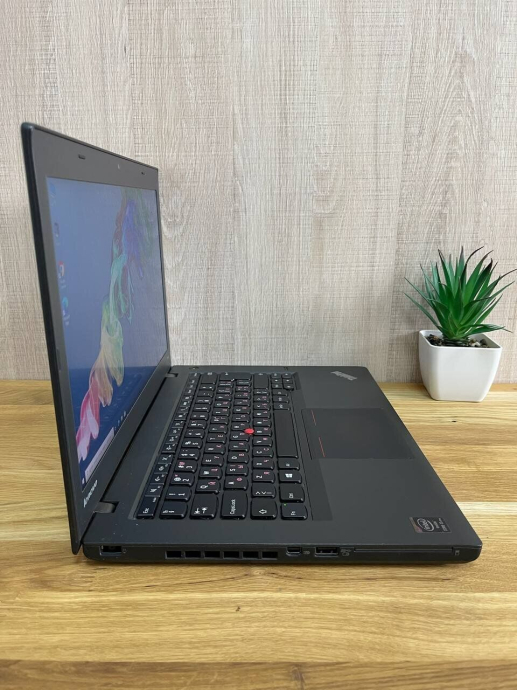 Ноутбук Lenovo ThinkPad T440 / 14&quot; (1600x900) TN / Intel Core i5-4300U (2 (4) ядра по 1.9 - 2.9 GHz) / 8 GB DDR3 / 128 GB SSD / Intel HD Graphics 4400 / WebCam / Fingeprint - 3