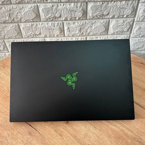 Ігровий ноутбук Б-клас Razer Blade 15 RZ09-0367 / 15.6&quot; (1920x1080) IPS / Intel Core i7 - 8750H (6 (12) ядер по 2.2-4.1 GHz) / 16 GB DDR4 / 512 GB SSD / nVidia GeForce GTX 1070 Max-Q, 8 GB GDDR5, 256-bit / WebCam - 3