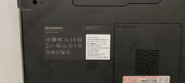Ноутбук Lenovo B570e / 15.6&quot; (1366x768) TN / Intel Pentium B940 (2 ядра по 2.0 GHz) / 4 GB DDR3 / 250 GB HDD / Intel HD Graphics / WebCam / DVD-RW - 8