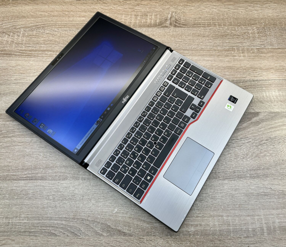 Ноутбук Б-клас Fujitsu LifeBook E754 / 15.6&quot; (1366x768) TN / Intel Core i5 - 4300M (2 (4) ядра по 2.6-3.3 GHz) / 8 GB DDR3 / 256 GB SSD / Intel HD Graphics 4600 / HDMI / Win 10 Pro - 4