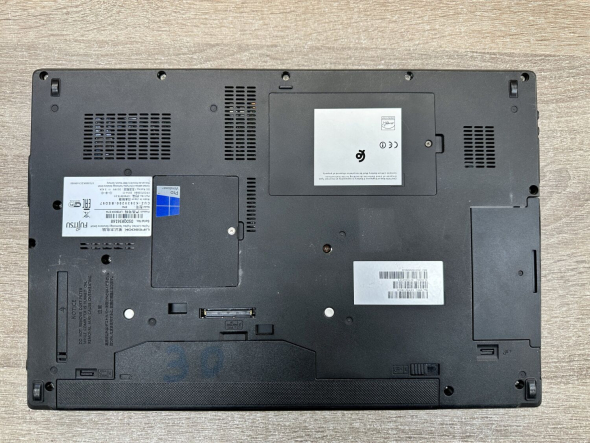 Ноутбук Б-клас Fujitsu LifeBook E754 / 15.6&quot; (1366x768) TN / Intel Core i5 - 4300M (2 (4) ядра по 2.6-3.3 GHz) / 8 GB DDR3 / 256 GB SSD / Intel HD Graphics 4600 / HDMI / Win 10 Pro - 8