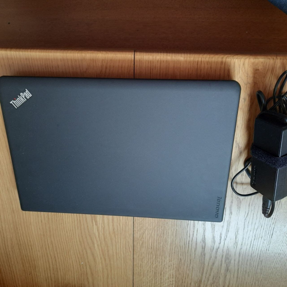 Ноутбук Lenovo ThinkPad E560 / 15.6&quot; (1366x768) TN / Intel Core i5-6200U (2 (4) ядра по 2.3 - 2.8 GHz) / 8 GB DDR3 / 500 Gb HDD / Intel HD Graphics 520 / WebCam / HDMI - 4