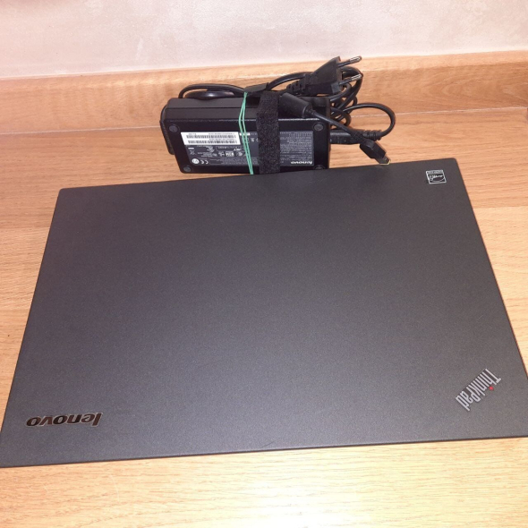 Мобильная рабочая станция Lenovo ThinkPad W550s / 15.6&quot; (1920x1080) TN / Intel Core i7-5500U (2 (4) ядра по 2.4 - 3.0 GHz) / 8 GB DDR3 / 256 GB SSD / nVidia Quadro K620M, 2 GB DDR3, 64-bit / WebCam / Две батареи - 3