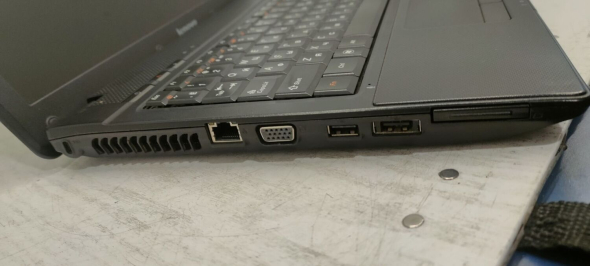 Ноутбук Lenovo G560 / 15.6&quot; (1366x768) TN / Intel Core i5-430M (2 (4) ядра по 2.26 - 2.53 GHz) / 4 GB DDR3 / 120 GB SSD / Intel HD Graphics / WebCam - 4