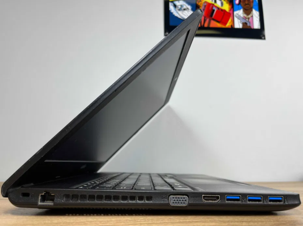 Ноутбук Б клас Fujitsu LifeBook A557 / 15.6&quot; (1920x1080) TN / Intel Core i5-7200U (2 (4) ядра по 2.5-3.1 GHz) / 8 GB DDR4 / 256 GB SSD / Intel HD Graphics 620 / WebCam / Windows 10 PRO Lic - 6