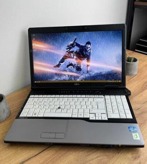 Ноутбук Fujitsu LifeBook E782 / 15.6&quot; (1366x768) TN / Intel Core i7-3520M (2 (4) ядра по 2.9 - 3.6 GHz) / 8 GB DDR3 / 1000 GB SSD / Intel HD Graphics 4000 / Win 10 Pro / АКБ не держит - 2