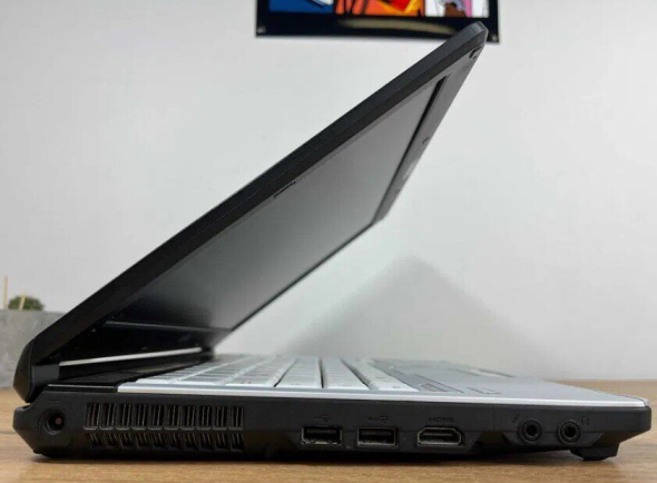 Ноутбук Fujitsu LifeBook S761 / 13.3&quot; (1366x768) TN / Intel Core i5-2520M (2 (4) ядра по 2.5 - 3.2 GHz) / 8 GB DDR3 / 750 GB HDD / Intel HD Graphics 3000 / WebCam / DVD-ROM / Win 10 - 4