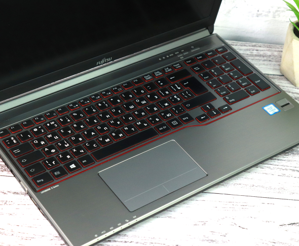 Ноутбук 15.6&quot; Fujitsu LifeBook E756 Intel Core i5-6200U 8Gb RAM 1Tb SSD - 9