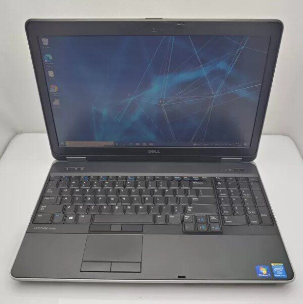 Ноутбук Dell Latitude E6540 / 15.6&quot; (1366x768) TN / Intel Core i5-4300M (2 (4) ядра по 2.6 - 3.3 GHz) / 8 GB DDR3 / 240 GB SSD / Intel HD Graphics 4600 / WebCam / DVD-ROM / Win 10 Pro - 2