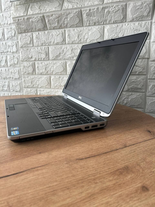 Ноутбук Б-класс Dell Latitude E6530 / 15.6&quot; (1600x900) TN / Intel Core i5-3360M (2 (4) ядра по 2.8 - 3.5 GHz) / 8 GB DDR3 / 256 GB SSD / nVidia NVS 5200M, 1 GB GDDR5, 64-bit / HDMI - 5