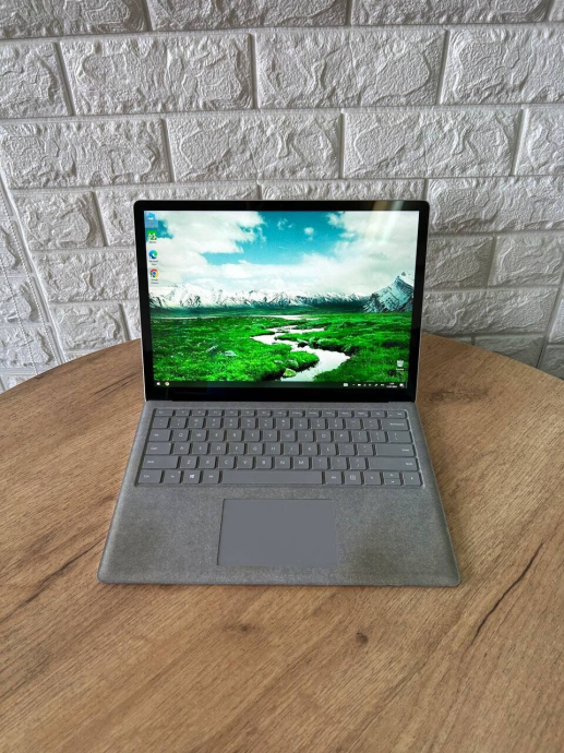 Ультрабук Б-класс Microsoft Surface Laptop 2 / 13.5&quot; (2256x1504) IPS Touch / Intel Core i5-8350U (4 (8) ядра по 1.7 - 3.6 GHz) / 8 GB DDR3 / 128 GB SSD / Intel UHD Graphics 620 / WebCam - 2