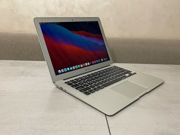 Ультрабук Б-класс Apple Macbook Air 13 2017 / 13.3&quot; (1440x900) TN / Intel Core i5-5350U (2 (4) ядра по 1.8 - 2.9 GHz) / 8 GB DDR3 / 256 GB SSD / Intel HD Graphics 6000 / WebCam / Thunderbolt 2 - 4