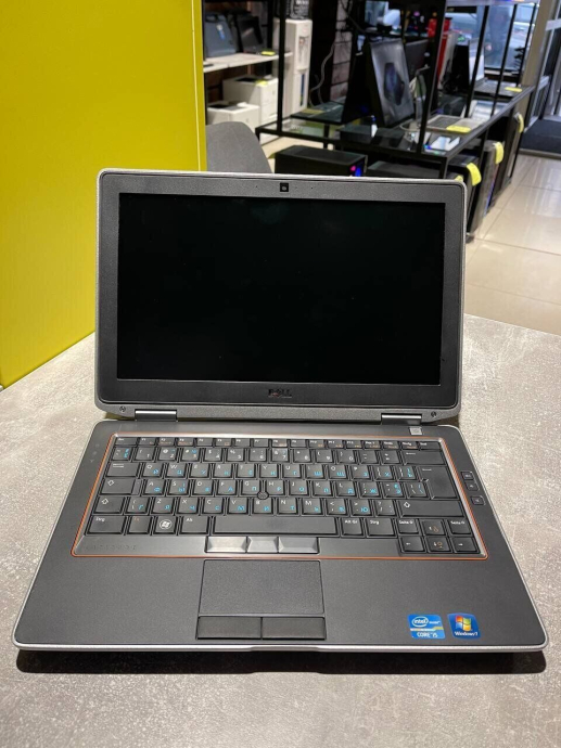 Ноутбук Dell Latitude E6320 / 13.3&quot; (1366x768) TN / Intel Core i5-2410M (2 (4) ядра по 2.3 - 2.9 GHz) / 8 GB DDR3 / 120 GB SSD / Intel HD Graphics 3000 / WebCam - 2