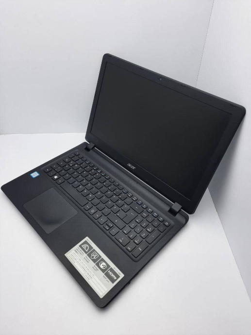 Ноутбук Б-класс Acer Aspire ES1-572 / 15.6&quot; (1366x768) TN / Intel Core i5-7200U (2 (4) ядра по 2.5 - 3.1 GHz) / 8 GB DDR3 / 240 GB SSD / Intel HD Graphics 620 / WebCam - 4
