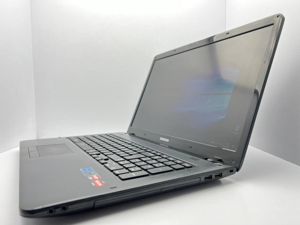 Ноутбук Б-класс Samsung NP355E7C / 17.3&quot; (1600x900) TN / AMD A4-4300M (2 ядра по 2.5 - 3.0 GHz) / 8 GB DDR3 / 240 GB SSD / AMD Radeon HD 7420G Graphics / WebCam - 4