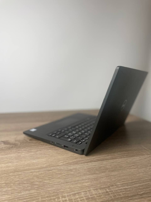 Ультрабук Dell Latitude 7400 / 14&quot; (1920x1080) TN / Intel Core i5-8365U (4 (8) ядра по 1.6 - 4.1 GHz) / 16 GB DDR4 / 500 GB SSD / Intel UHD Graphics / WebCam / Win 10 - 5